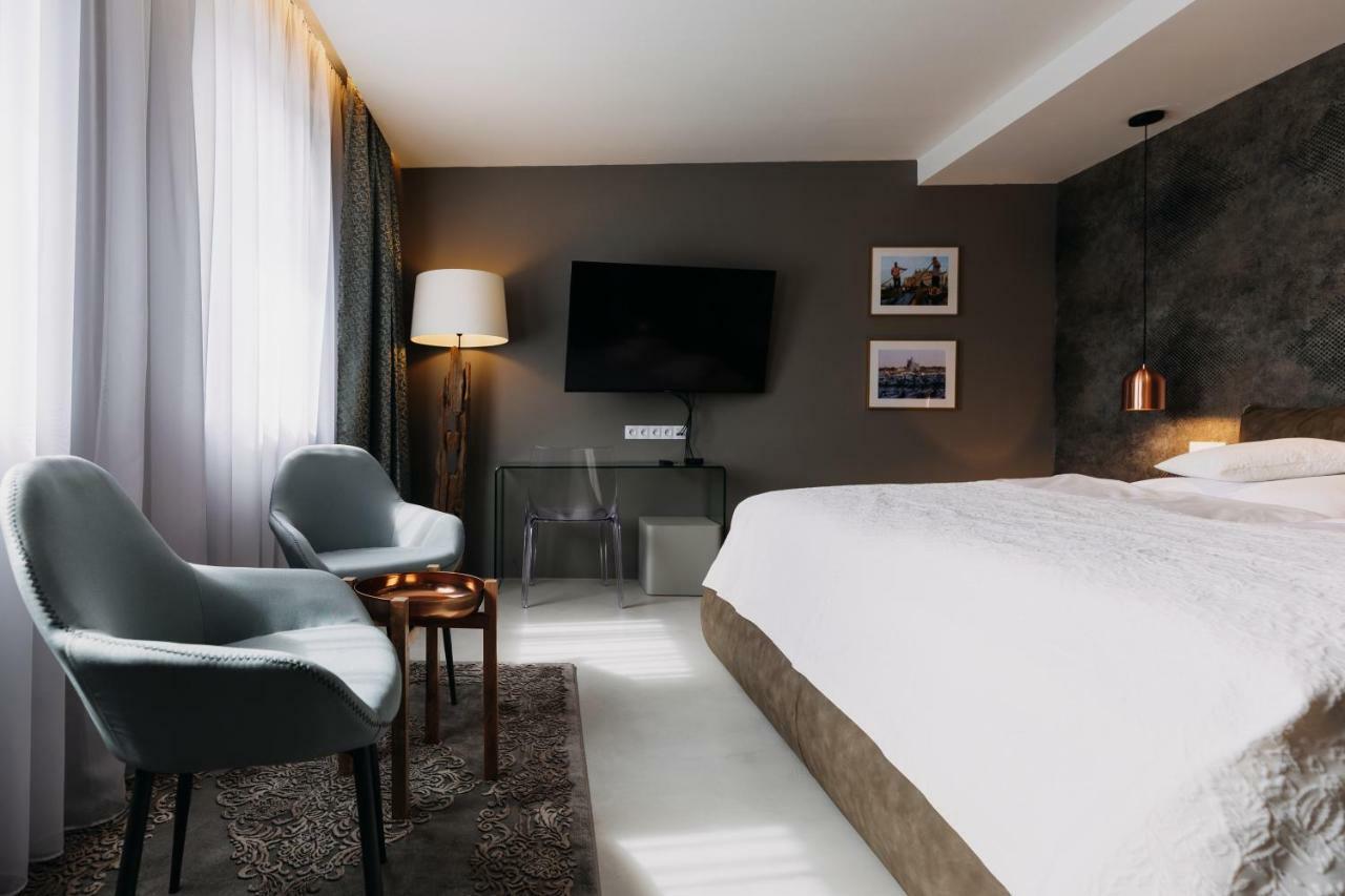 Villa Bricola - Boutique Apartments การ์โลวีวารี ภายนอก รูปภาพ