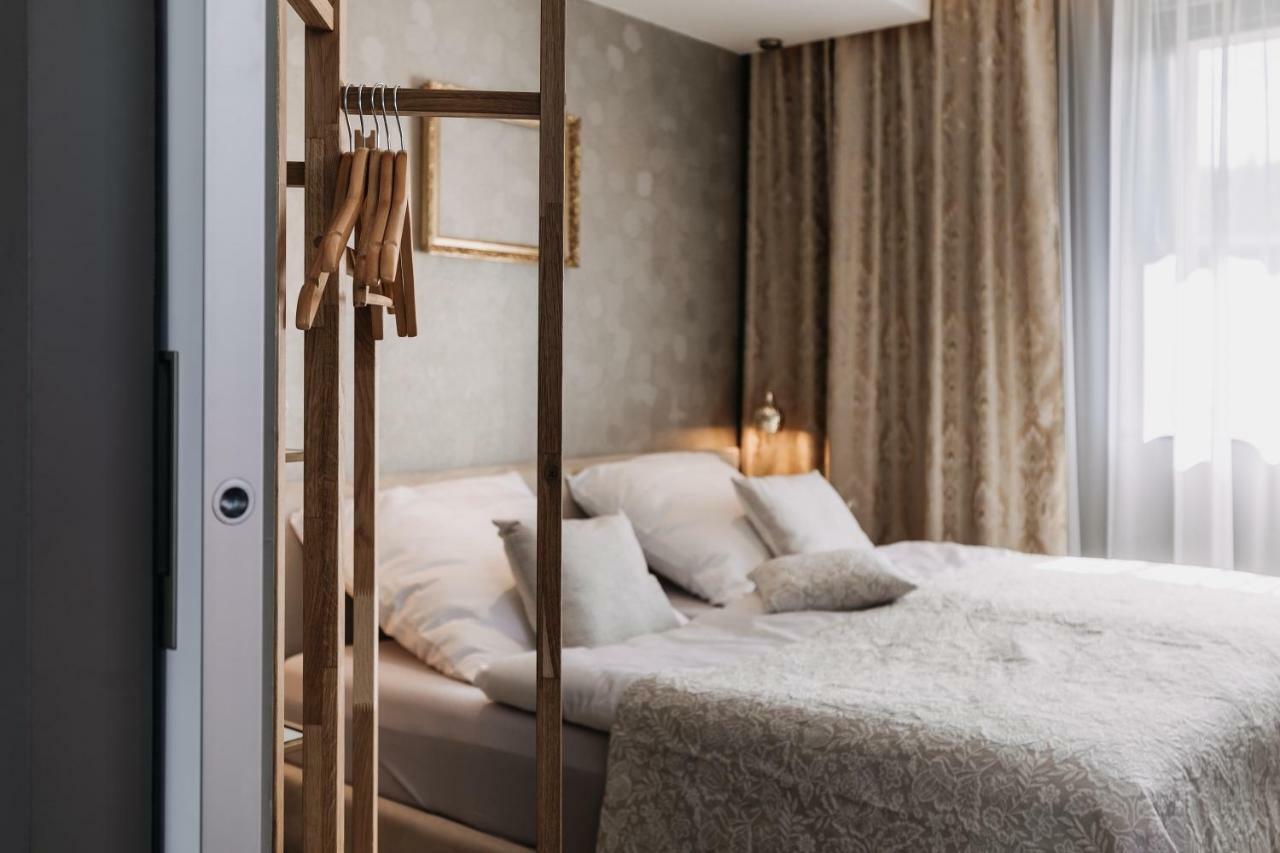 Villa Bricola - Boutique Apartments การ์โลวีวารี ภายนอก รูปภาพ